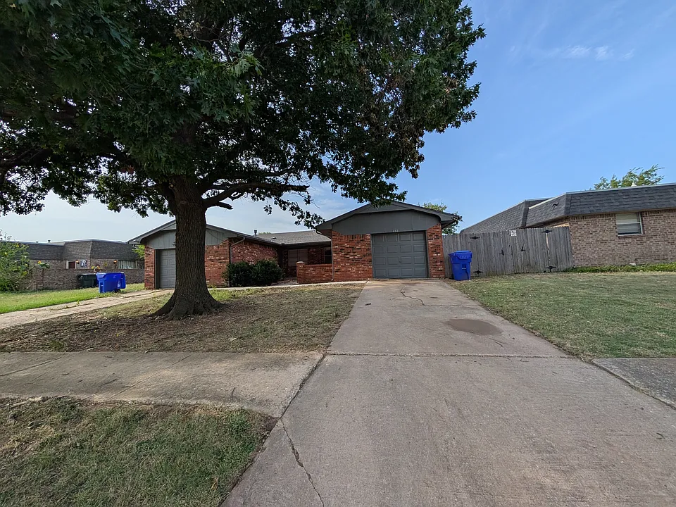 122 Crystal Cir #122