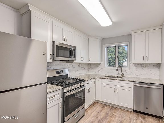 4th image of 411 Atlantic Ave #B