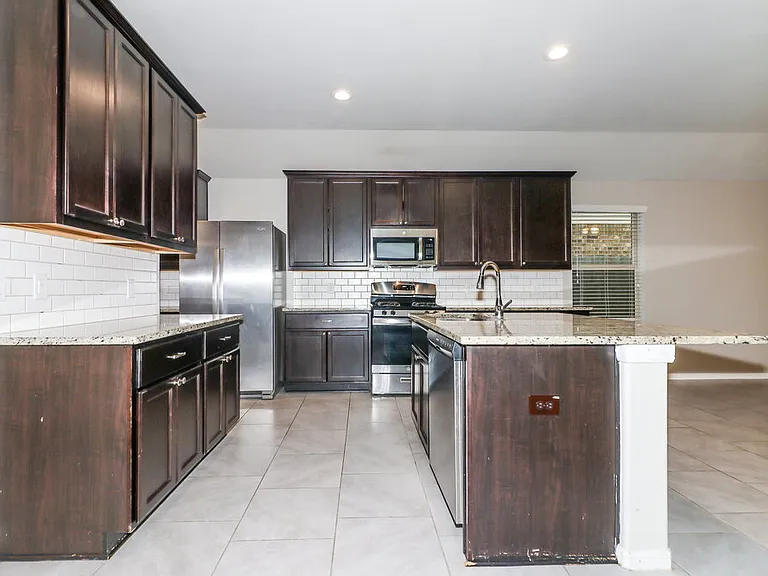 407 Ashley Falls Ln — Photo 6
