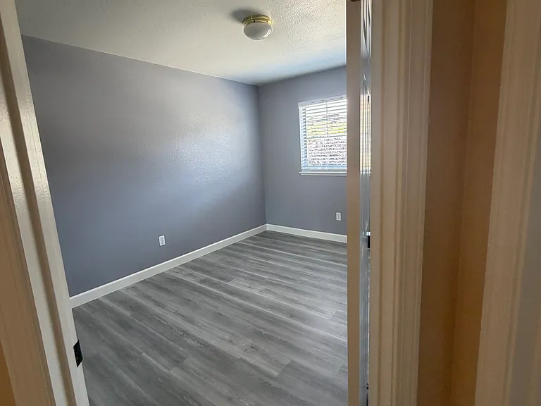 1147 Legend Cir — Photo 28