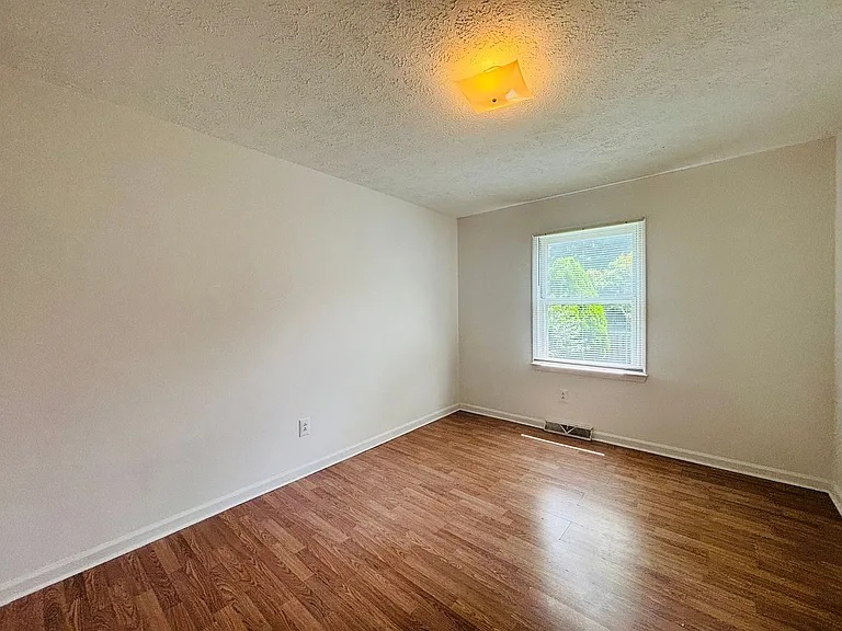 306 Woodbine Dr — Photo 15