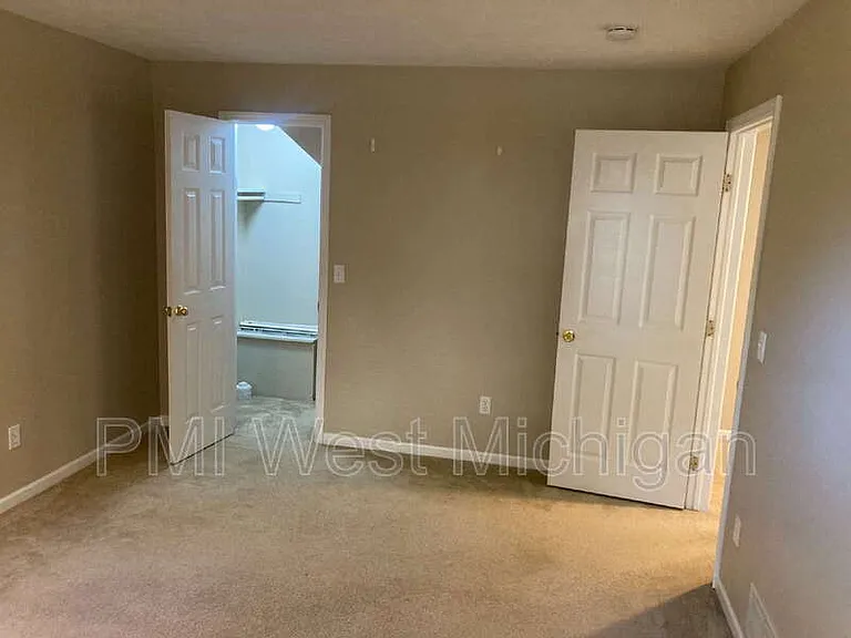 2673 Woodmeadow Dr SE — Photo 9