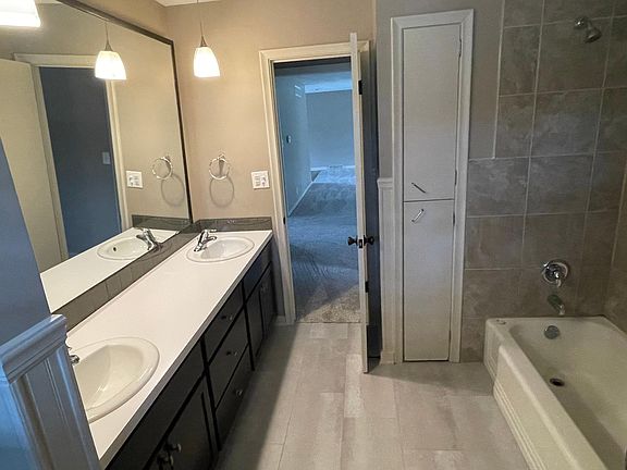 5th image of 2537 Saint Thomas Dr