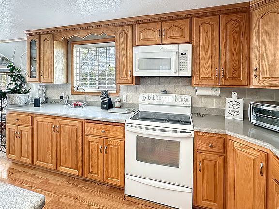 5th image of 415 N Cedar View Ln