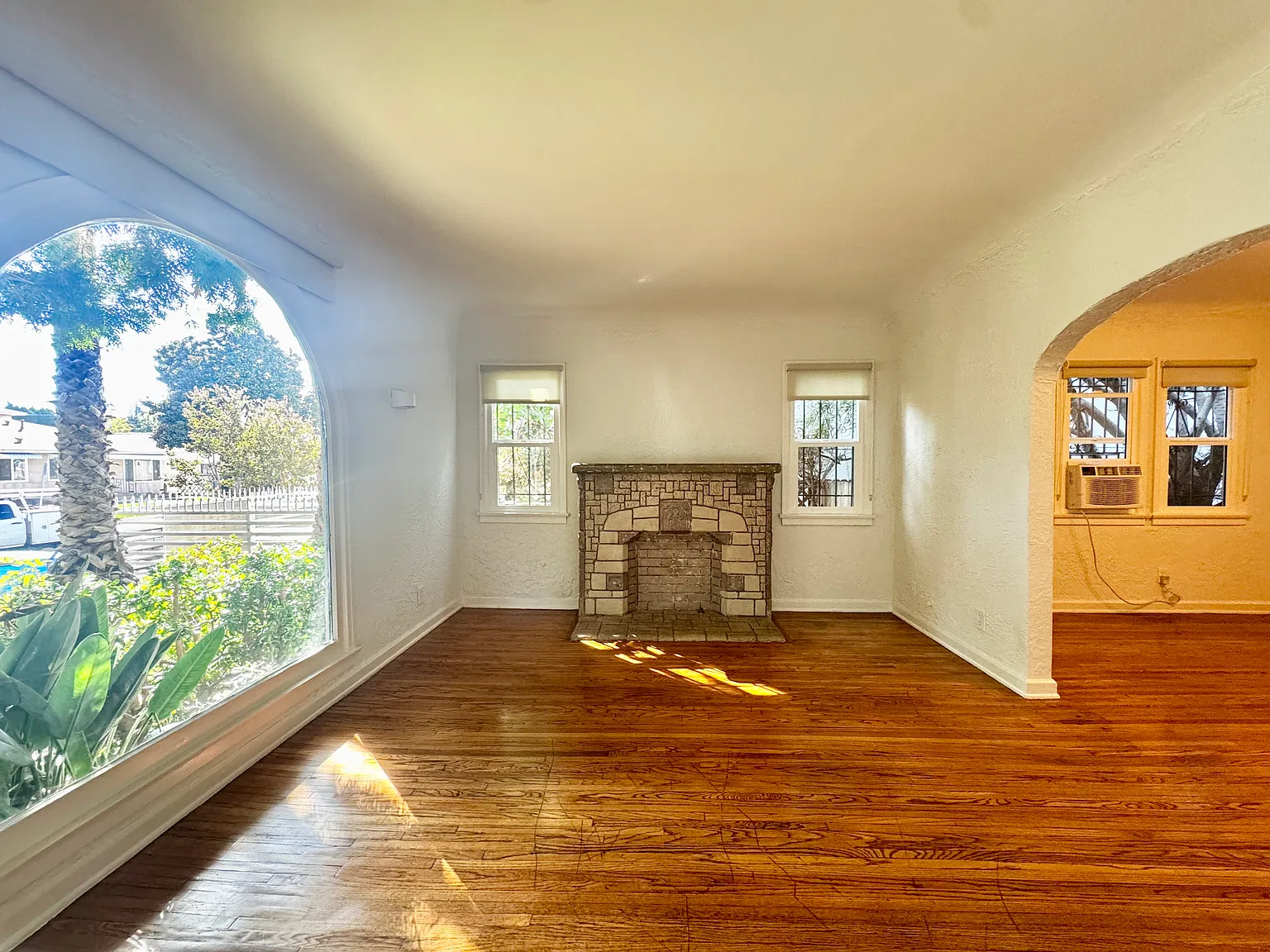 1 bed, 1000 sqft, $2,700 — Photo 3