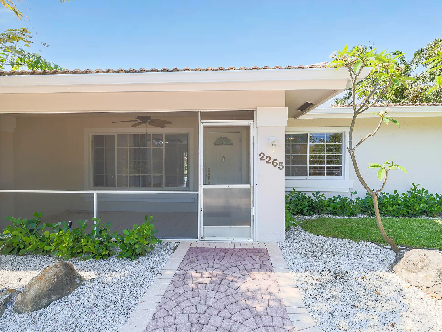4 bed, 2.0 bath, 1814 sqft, $8,000 — Photo 4