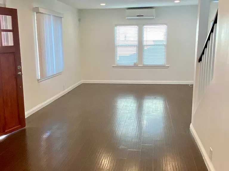 220 E Hellman Ave — Photo 7