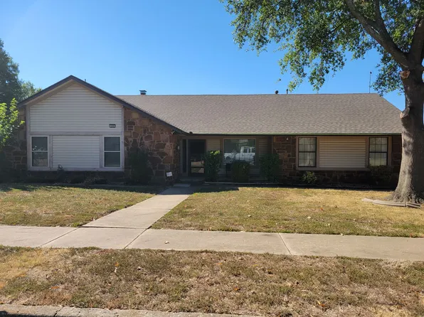 300 S Hemlock Ave W, Broken Arrow, OK 74012