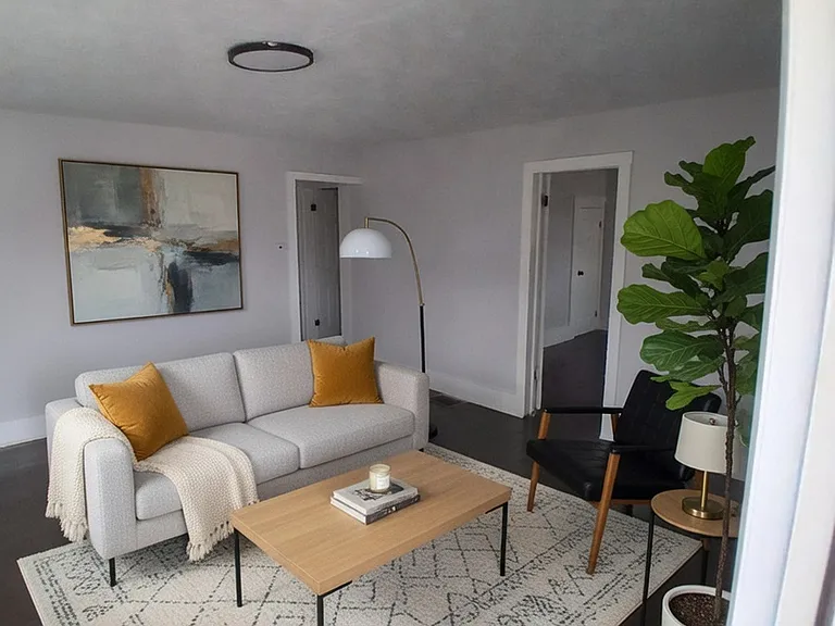 305 N Pershing Dr — Photo 1