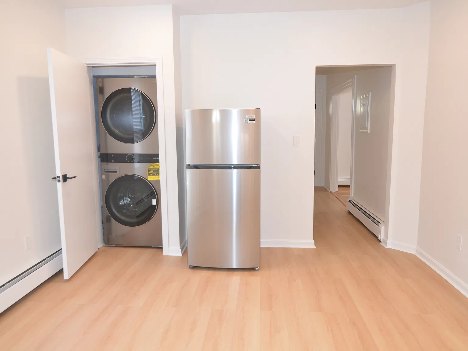 1 bed, 1000 sqft, $2,200 — Photo 3