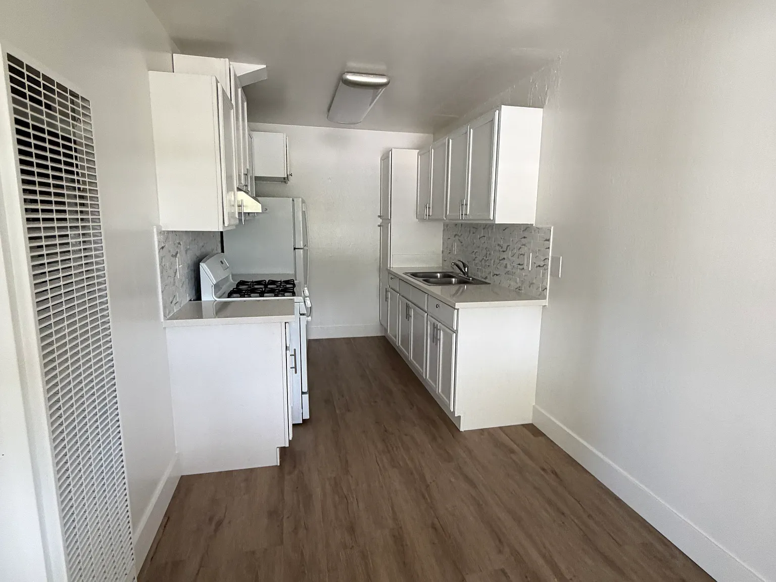 2 bed, 890 sqft, $2,050 — Photo 3