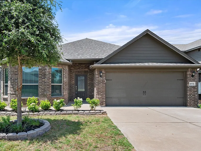 4004 Millau Ln — Photo 3