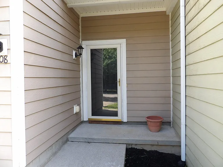 108 Charleston Ct — Photo 8