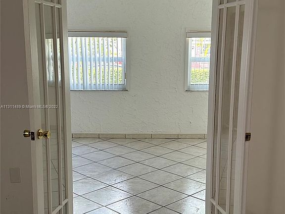 5th image of 431 Tamiami Blvd