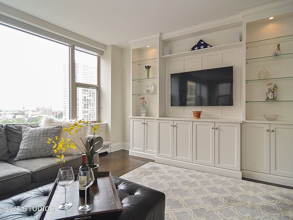 4th image of 1301 N Dearborn Pkwy #1006