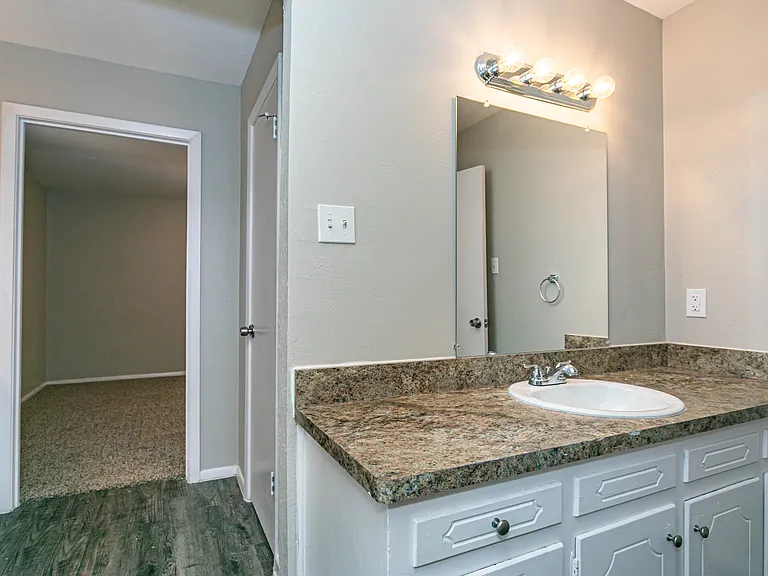 812 Stratford Dr — Photo 18