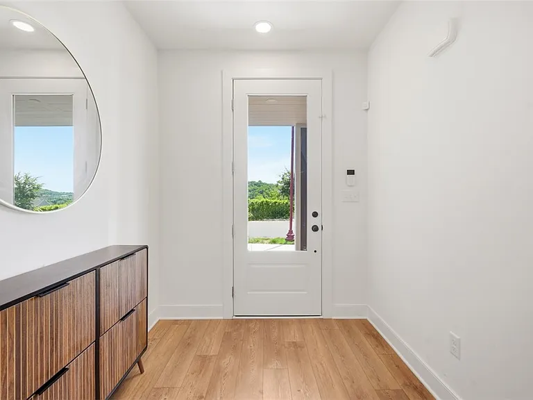 320 Highbridge Ln — Photo 3