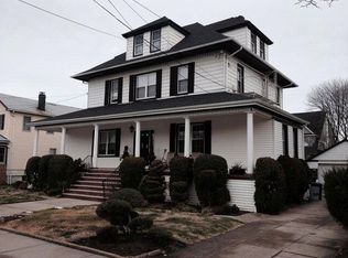 422 Beach 126 St, Rockaway Park, NY 11694