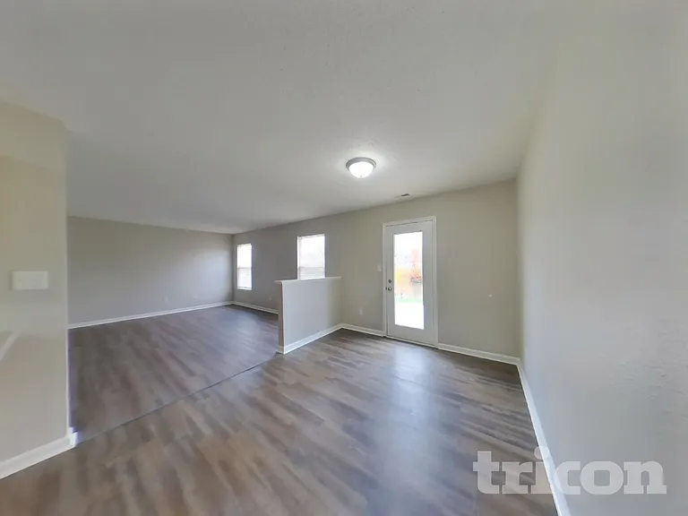 703 Sweet Creek Dr — Photo 4