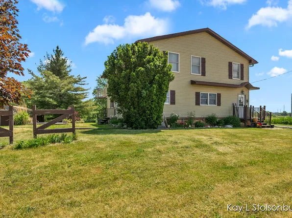 15784 40th Ave, Coopersville, MI 49404