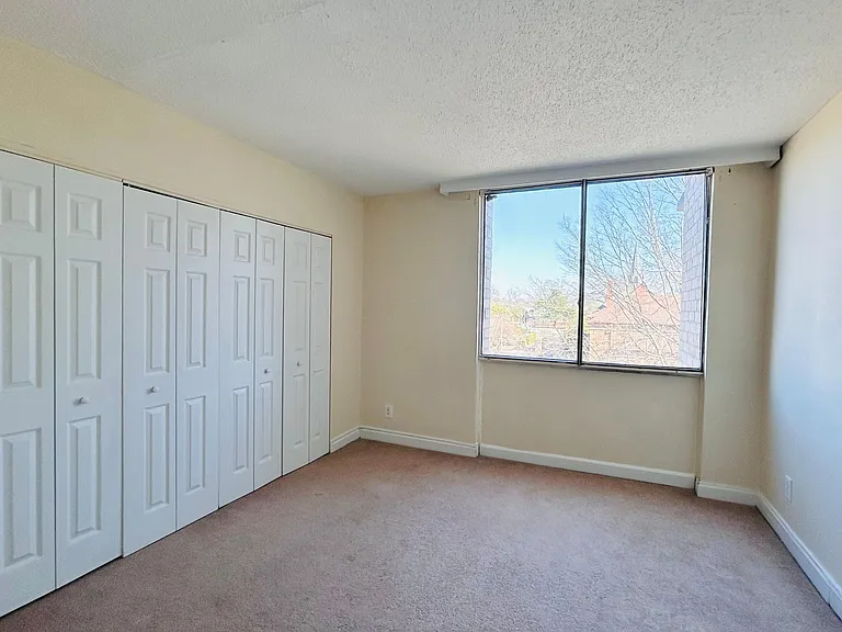 619 King St #402 — Photo 8