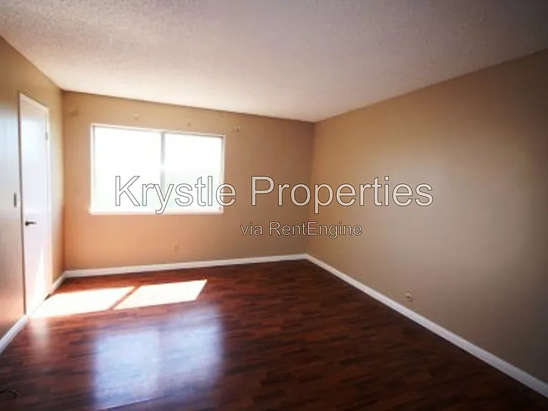 1345 Corcoran Ave — Photo 11