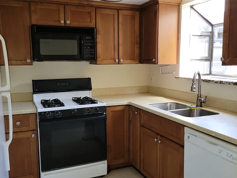 2013 Morgan St — Photo 9