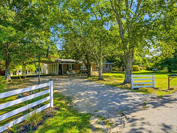 5th image of 739 Scoutview Rd