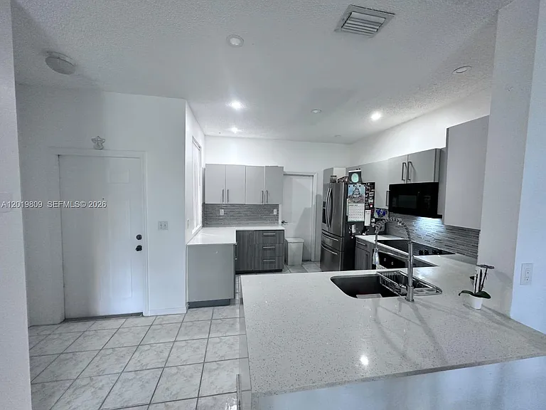 2078 Madeira Dr #0 — Photo 5