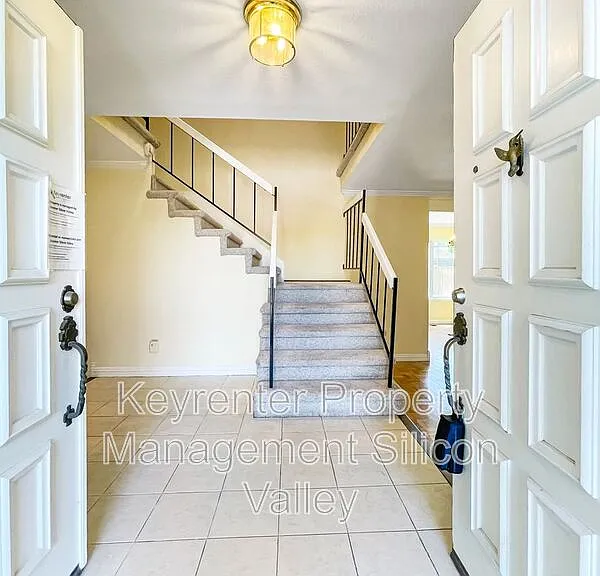 1293 Knollview Dr — Photo 2