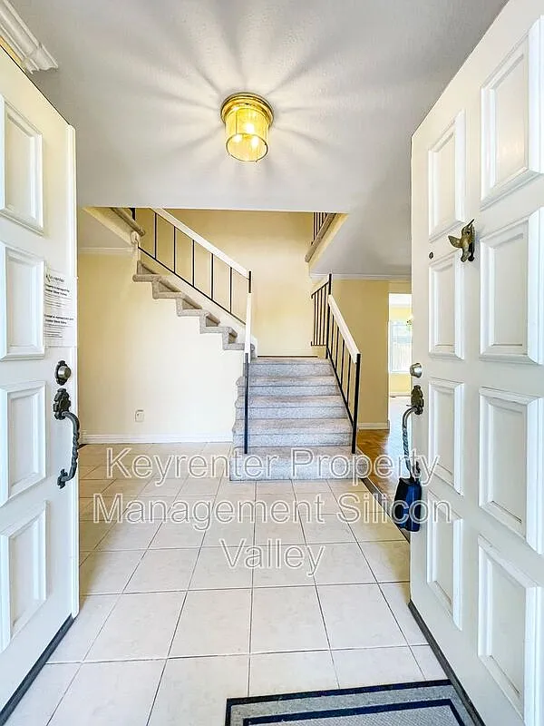 Building Photo - 1293 Knollview Dr