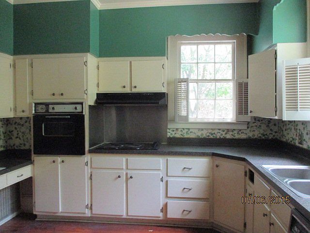 2nd image of 926 2nd Ave