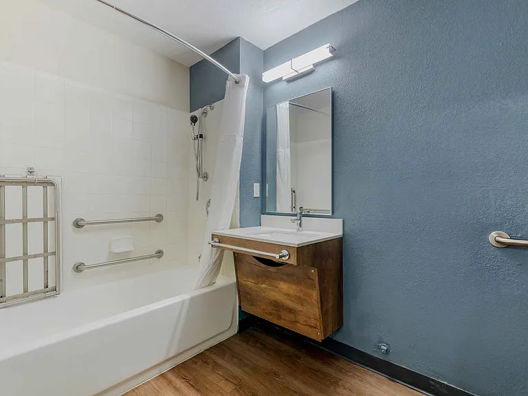 Studio Suite - 1 Queen Bed