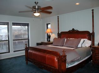 2 Pelican Dr, Rockport, TX 78382