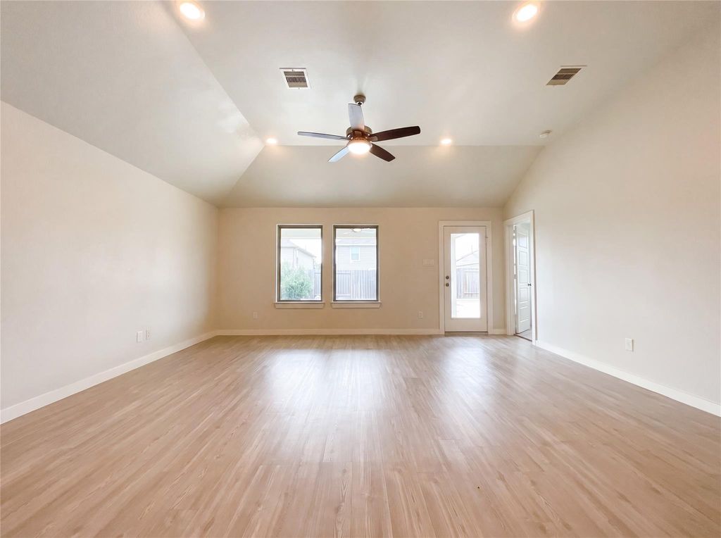 823 Deerhurst Ln, Magnolia, TX - More