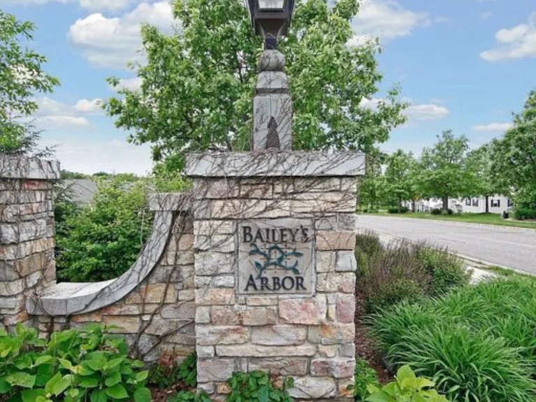 11023 Oak Grove Cir — Photo 37
