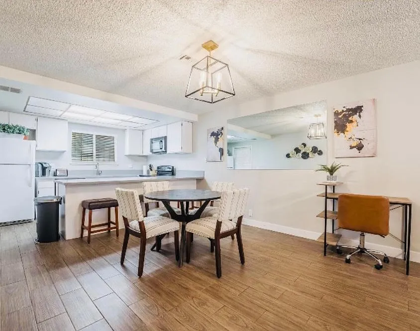 2 bed, 922 sqft, $3,000 — Photo 3