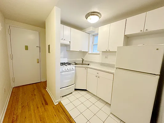 Rented by City Connections Realty | media 14