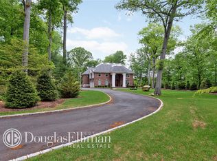 35 N Hempstead Tpke, Oyster Bay, NY 11771