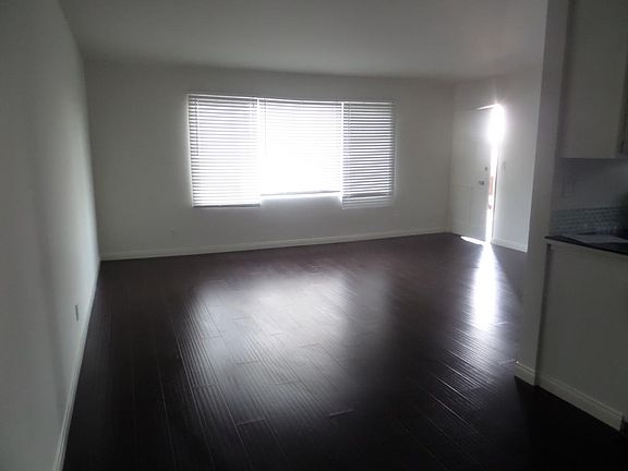 2nd image of 1901 6th St APT 306