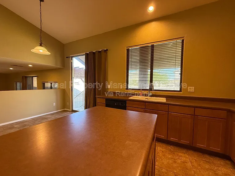 8014 W Pima St — Photo 8