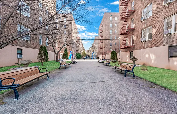 Sold by Proagent Realty Gold Coast LLC | media 27