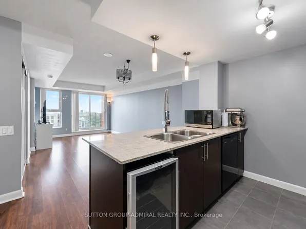 25 Town Centre Ct #3203, Toronto, ON M1P 0B4