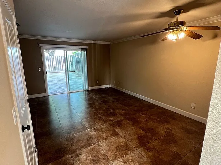 2 Bedroom / 1 Bathroom Townhome in Bay Point — Photo 14