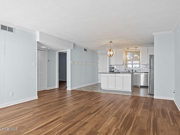 4th image of 2305 W Ft Macon Road #107