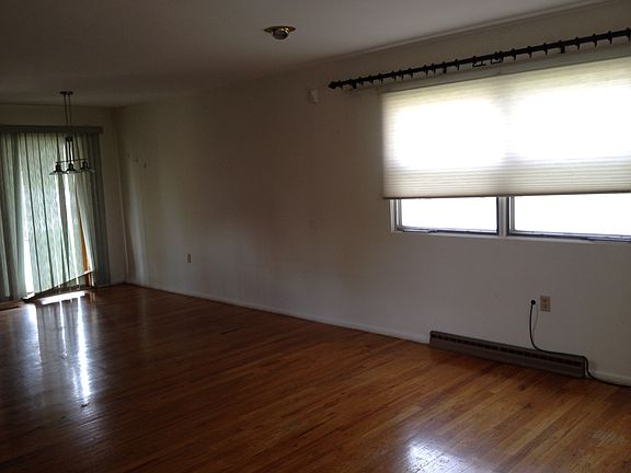 2201 Lockey Living-dining room_05072014