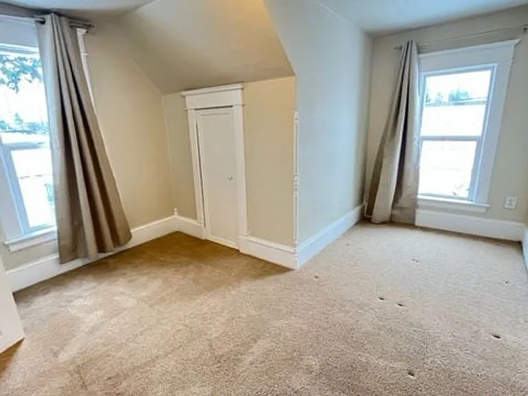 2211 Walnut St — Photo 8