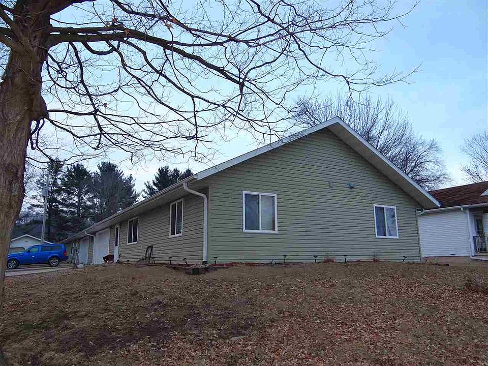 2nd image of 901 E 3rd St
