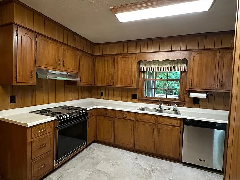 375 Segrest Cir — Photo 9