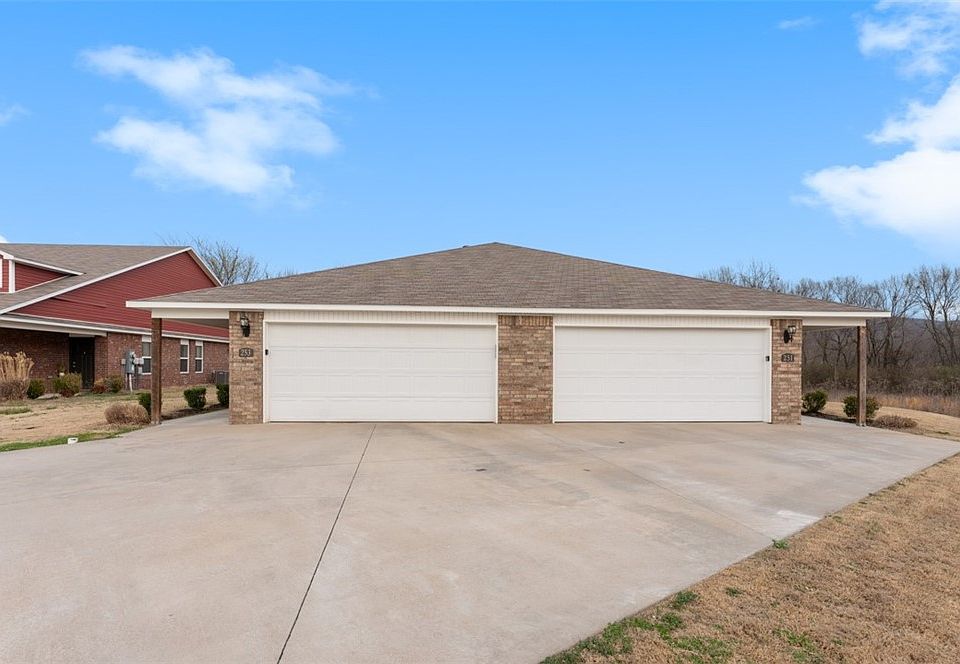 1st image of 251 & 253 E Anabranch Ct